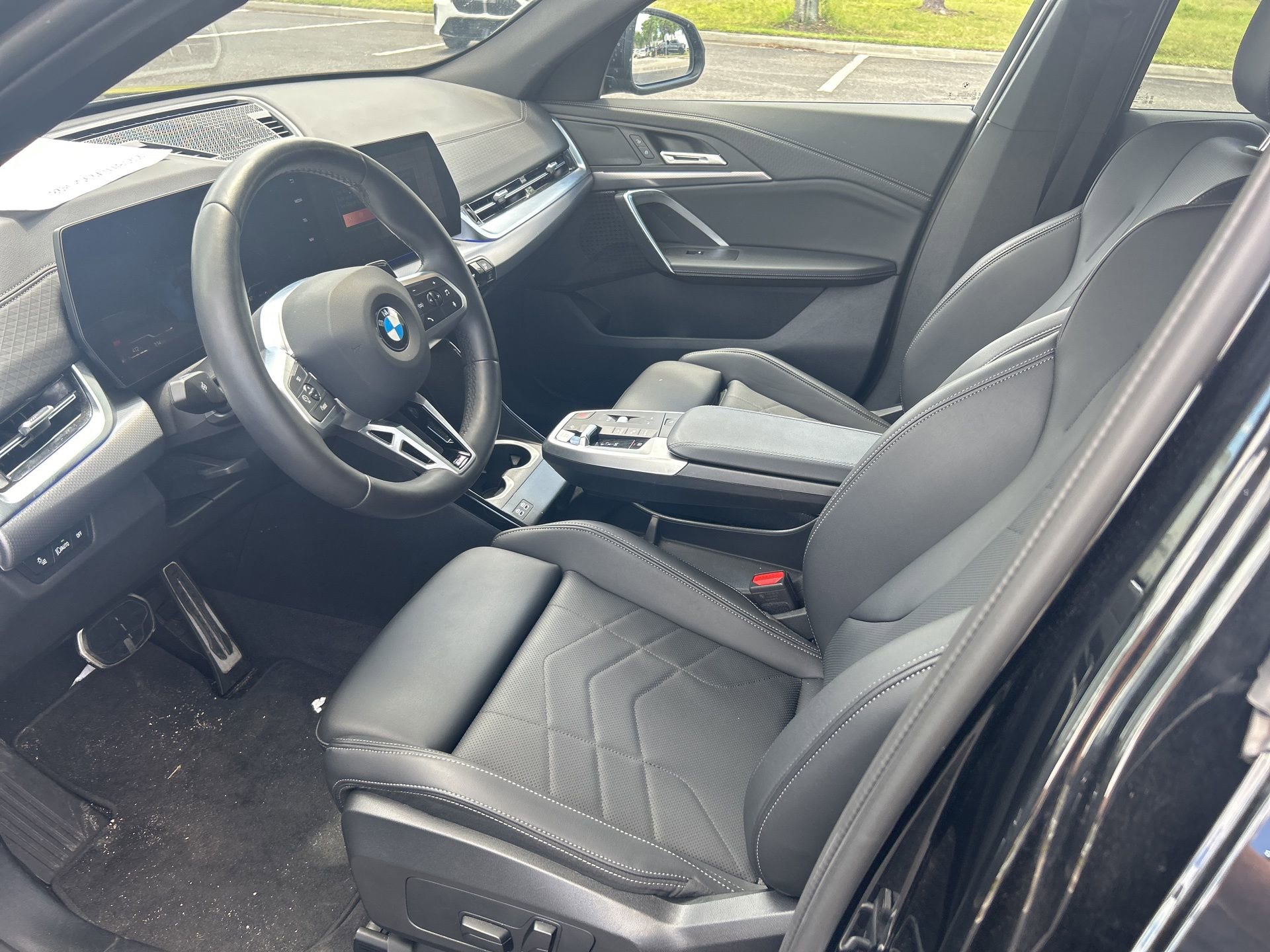 Certified 2025 BMW X2 xDrive28i image 8