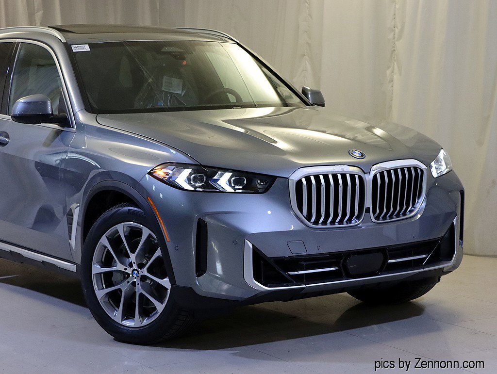 New 2026 BMW X5 xDrive50e w/ Climate Comfort Package AWD/4WD image 2