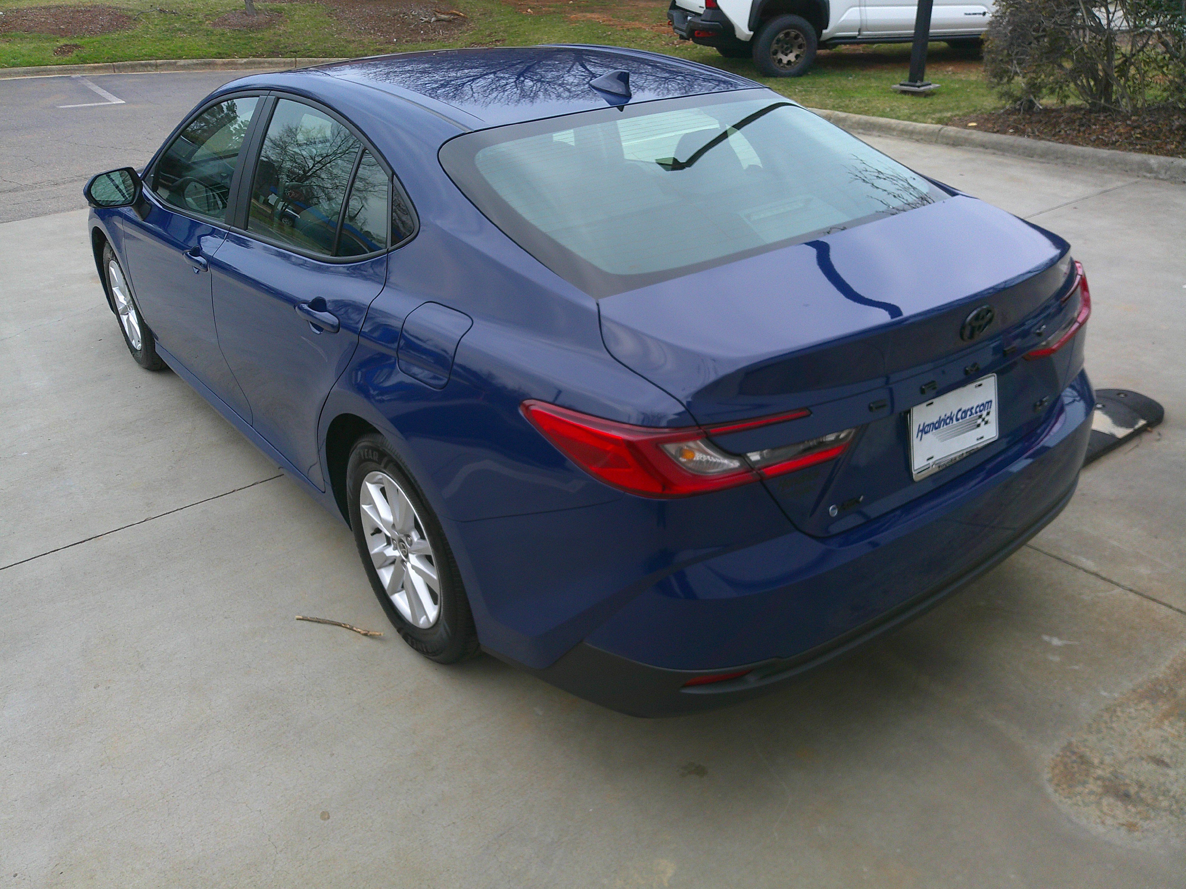 Used 2025 Toyota Camry LE image 9