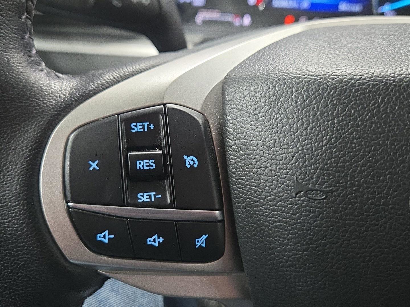Used 2023 Ford Explorer XLT image 15