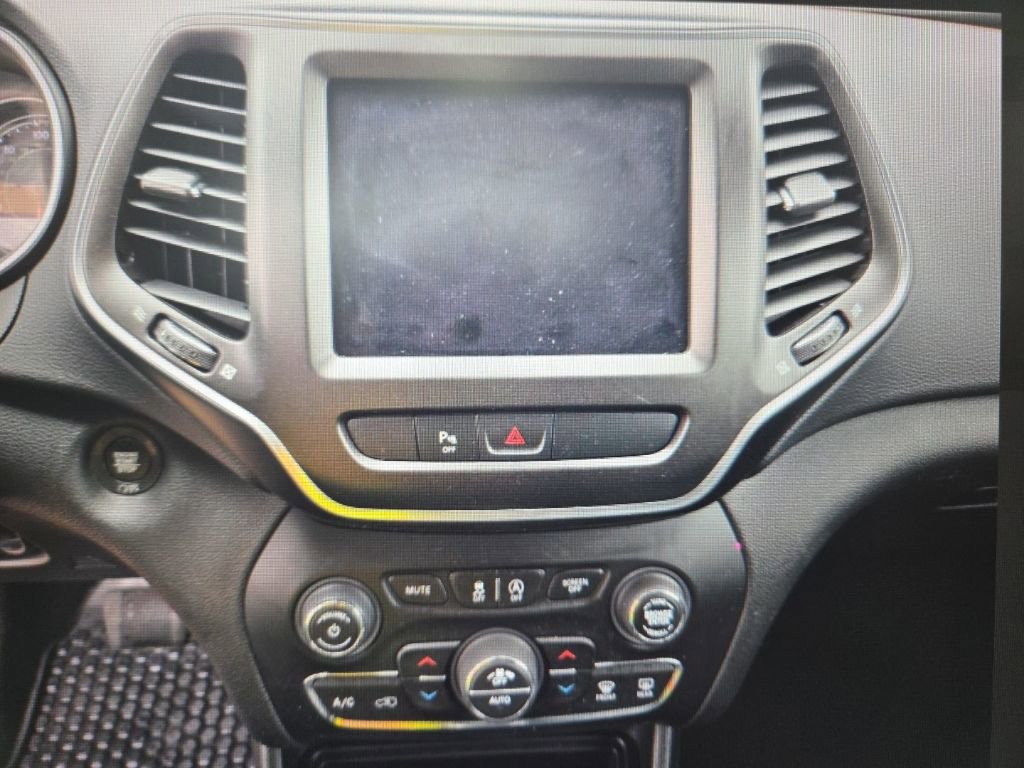 Used 2019 Jeep Cherokee Trailhawk AWD/4WD image 11