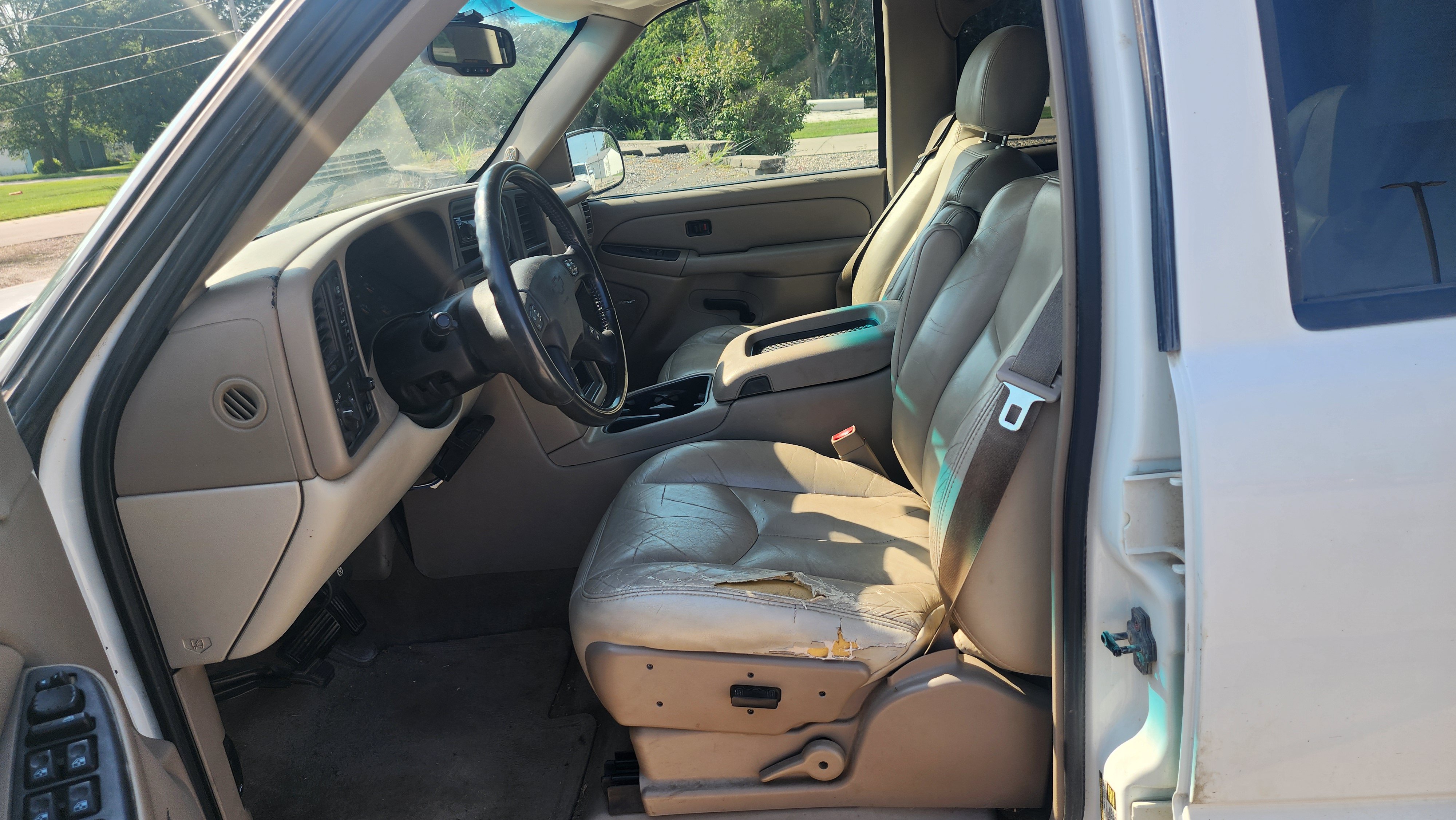 Used 2004 Chevrolet Tahoe LS w/ Preferred Equipment Group AWD/4WD image 7