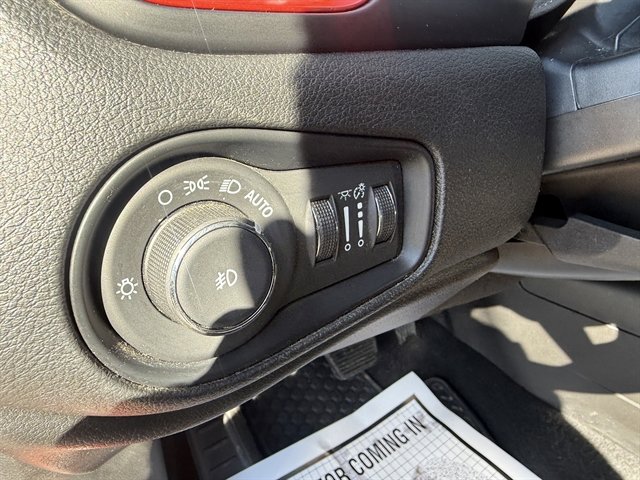 Used 2017 Jeep Renegade Trailhawk image 12