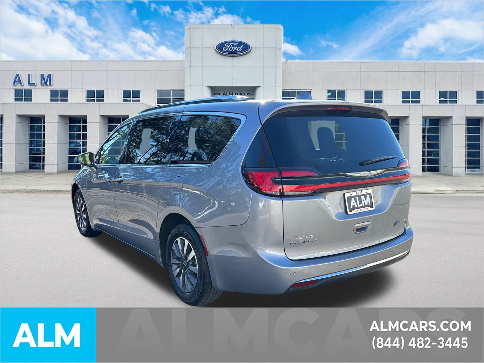 Used 2021 Chrysler Pacifica Touring-L image 9