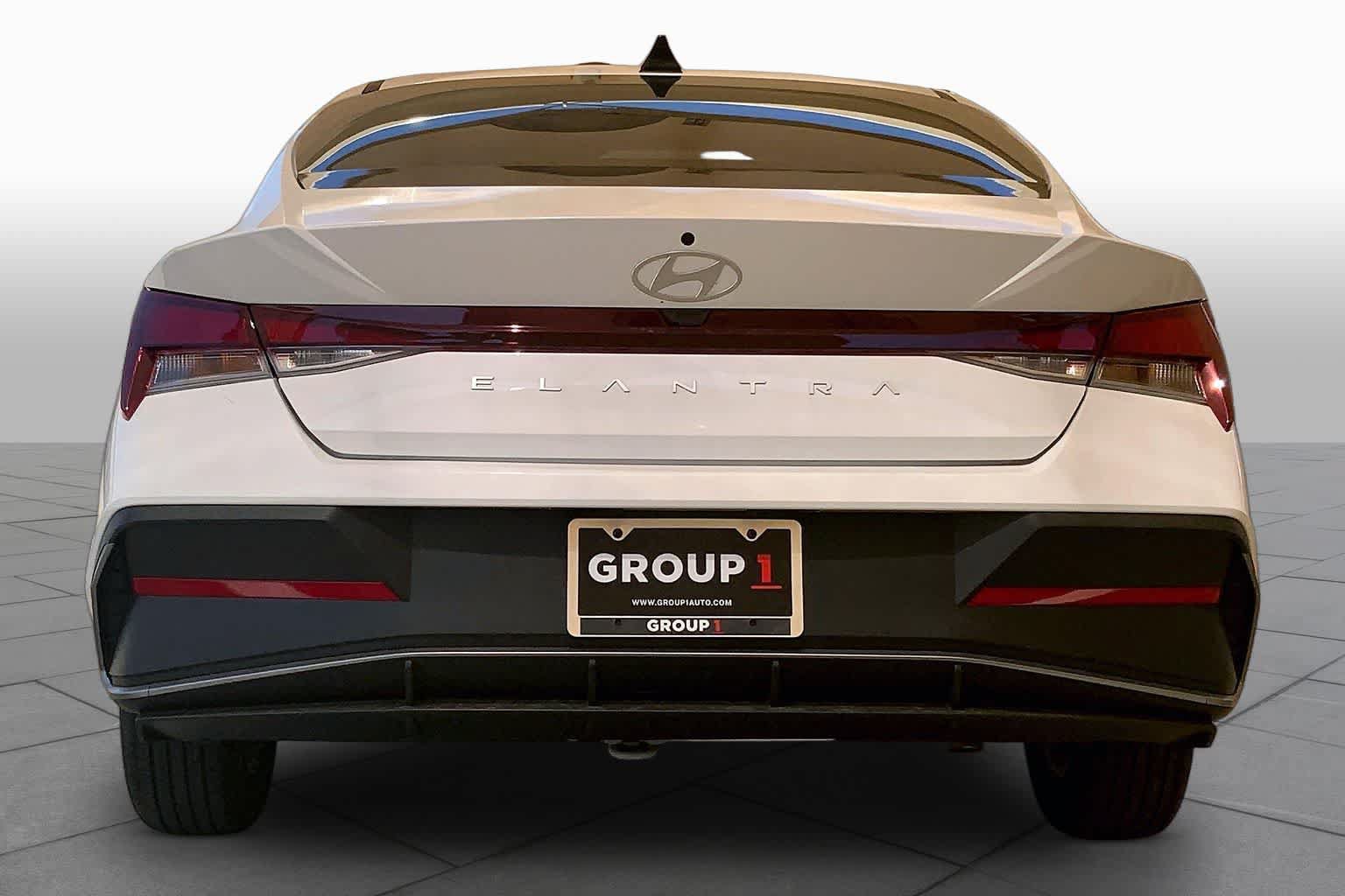 New 2026 Hyundai Elantra SE FWD image 4