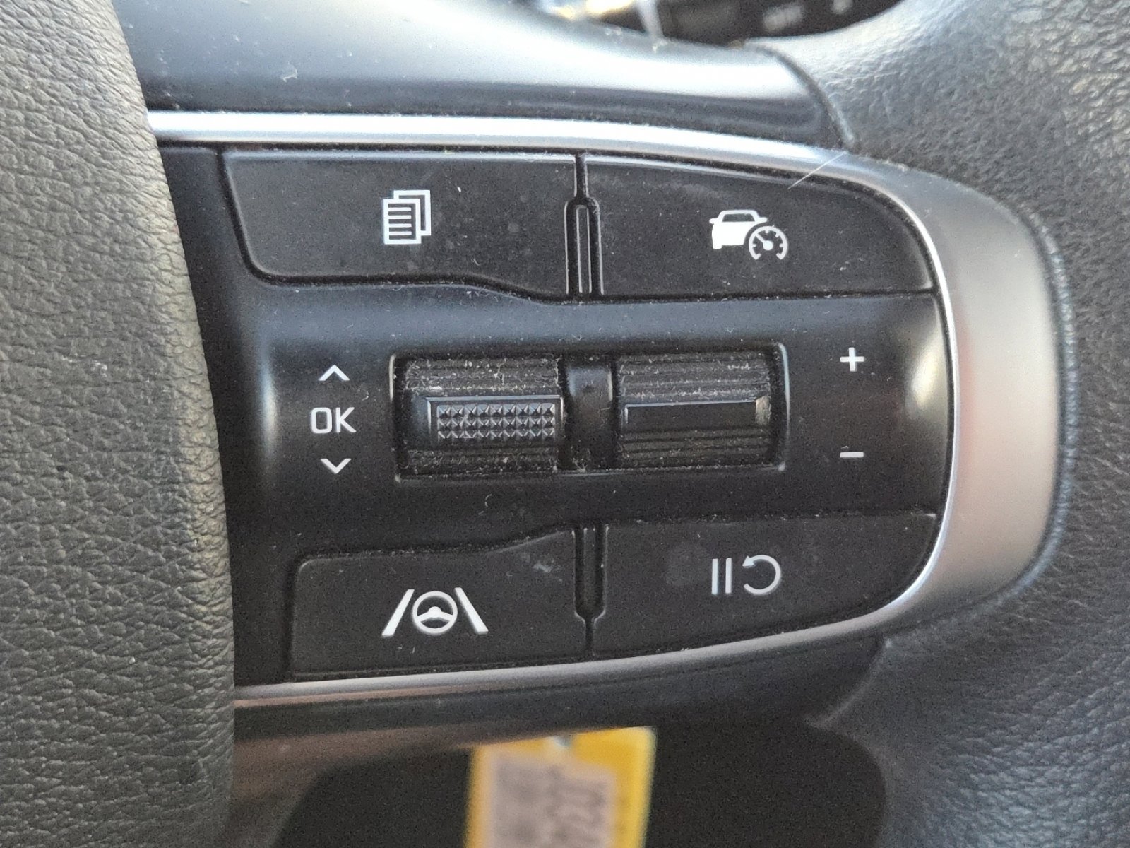 Used 2023 Kia Sportage LX image 8