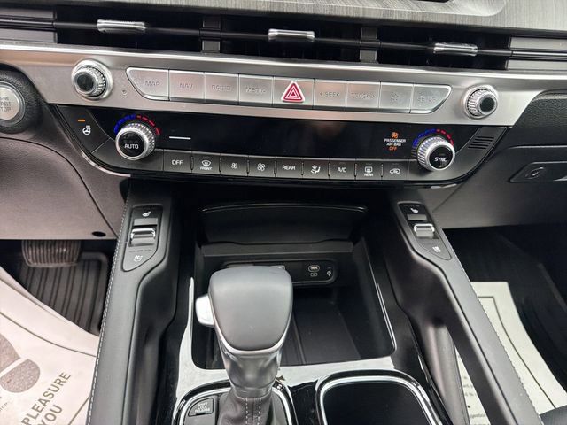 Used 2024 Kia Telluride EX w/ EX Captain's Chair Package image 23