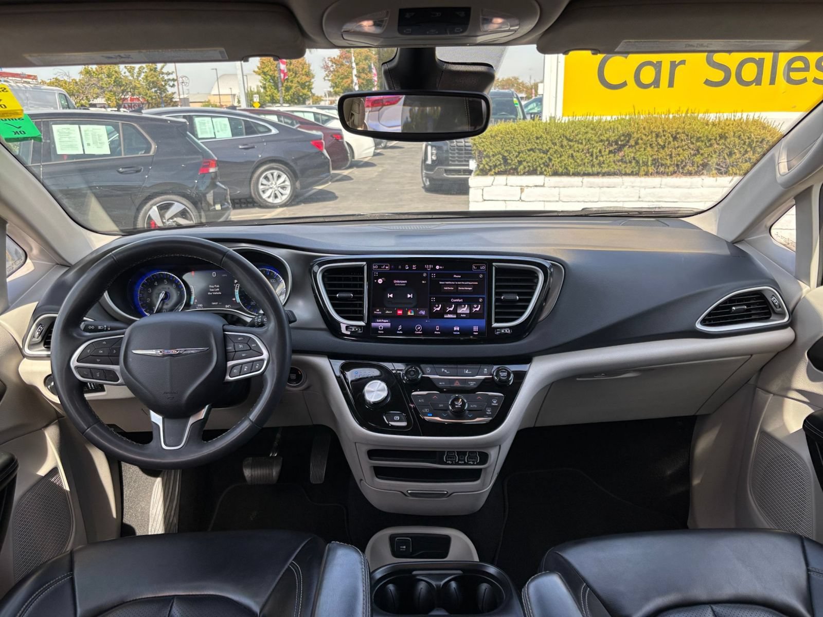 Used 2023 Chrysler Pacifica Touring-L FWD image 35
