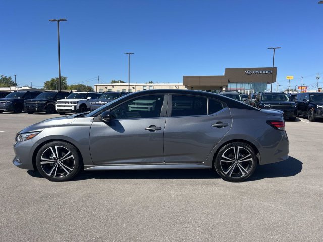 Used 2021 Nissan Sentra SR FWD image 2