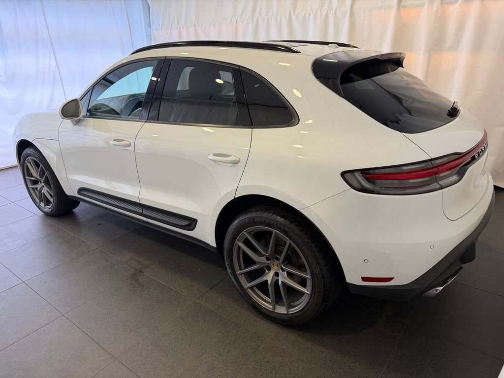 Certified 2023 Porsche Macan AWD/4WD image 3