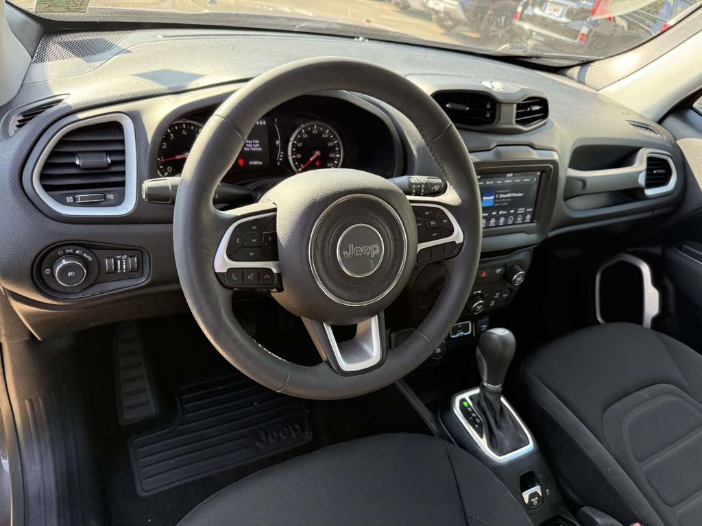 Used 2019 Jeep Renegade Latitude AWD/4WD image 2