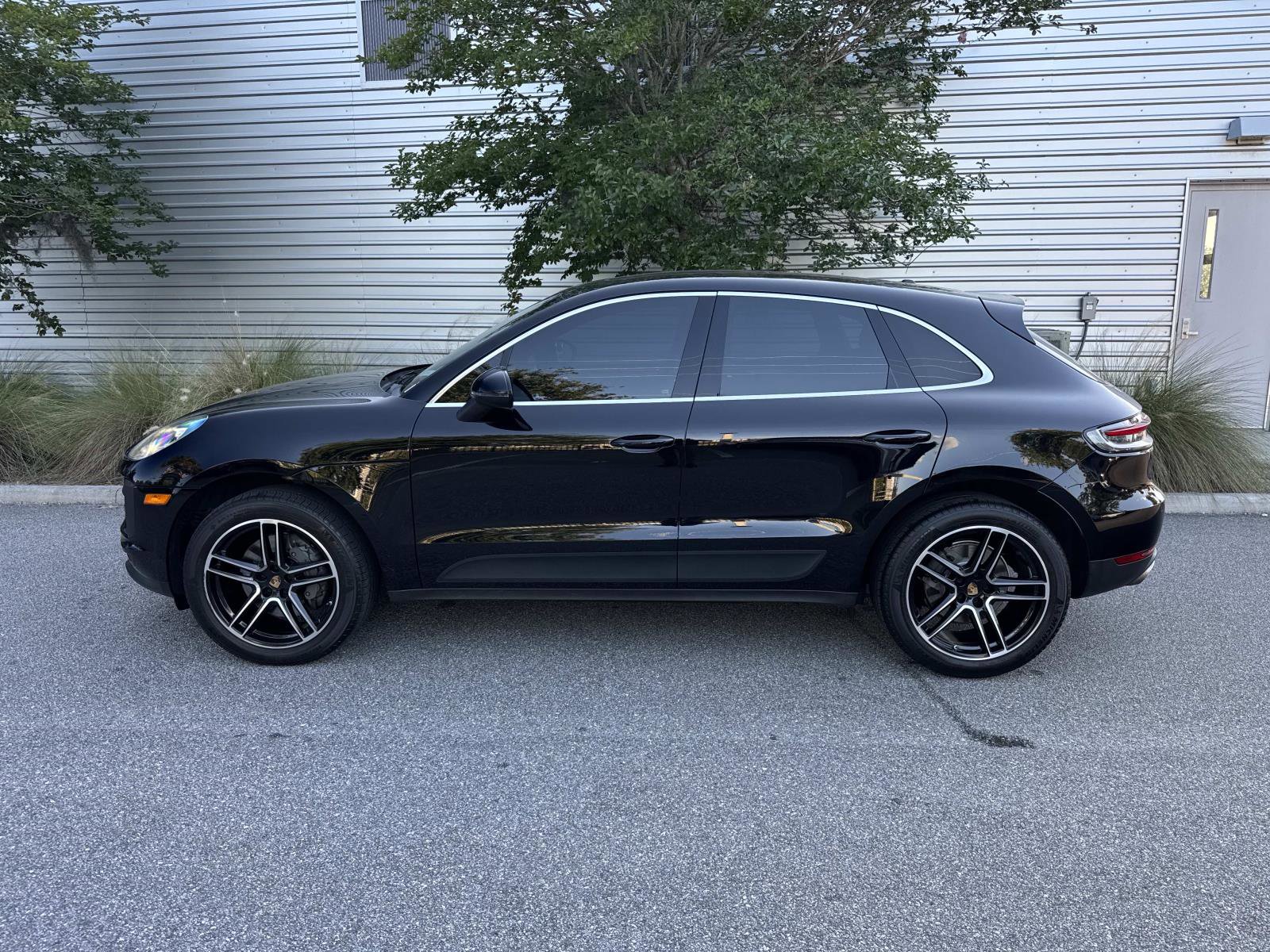 Used 2020 Porsche Macan S AWD/4WD image 2