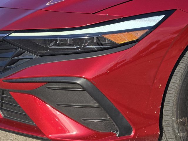 Certified 2025 Hyundai Elantra Hybrid FWD image 9