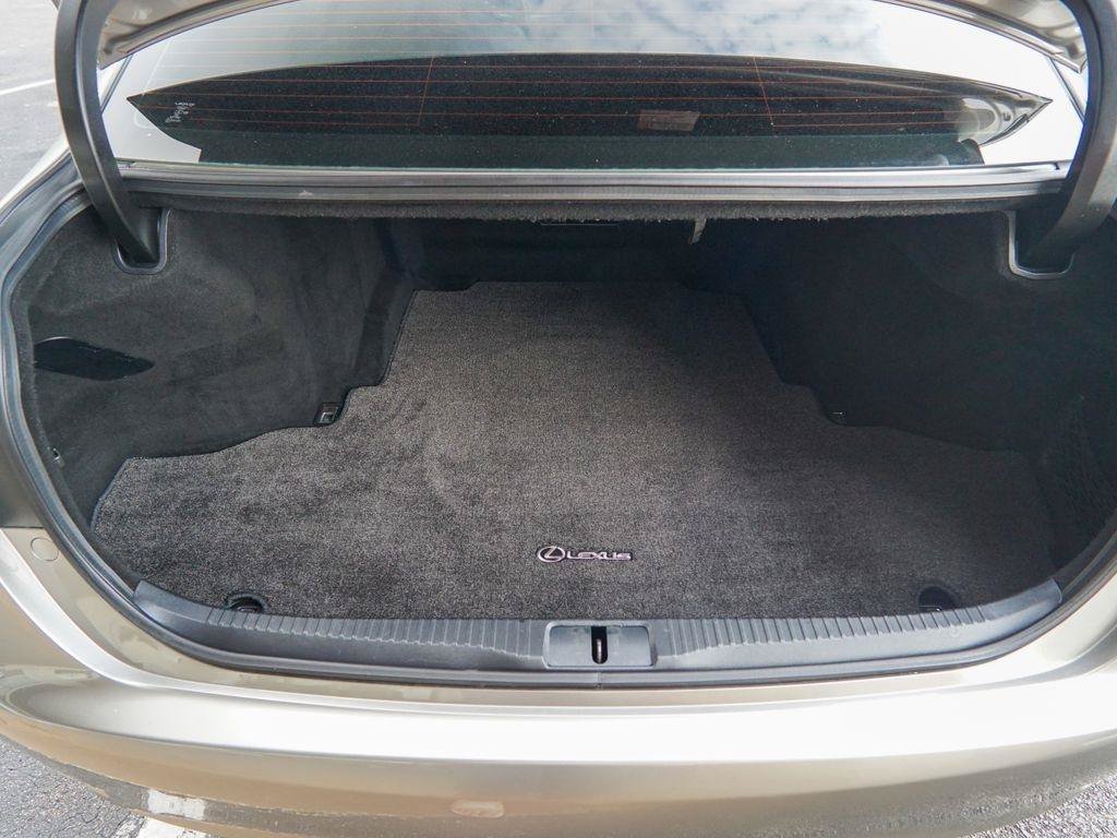 Used 2016 Lexus GS 200t w/ Premium Package RWD image 9