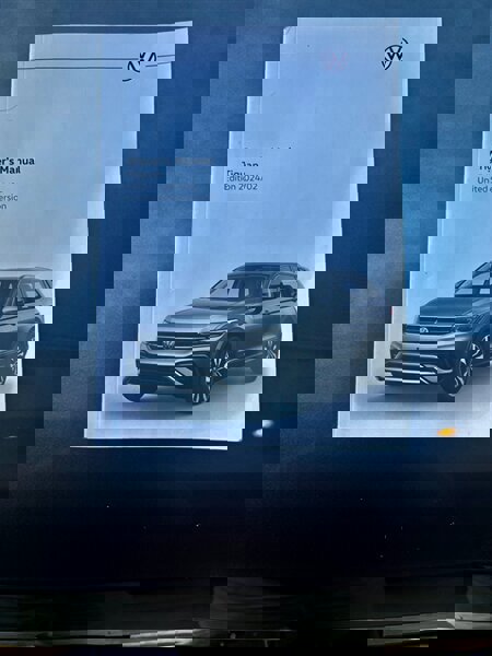 Used 2024 Volkswagen Tiguan SE image 2