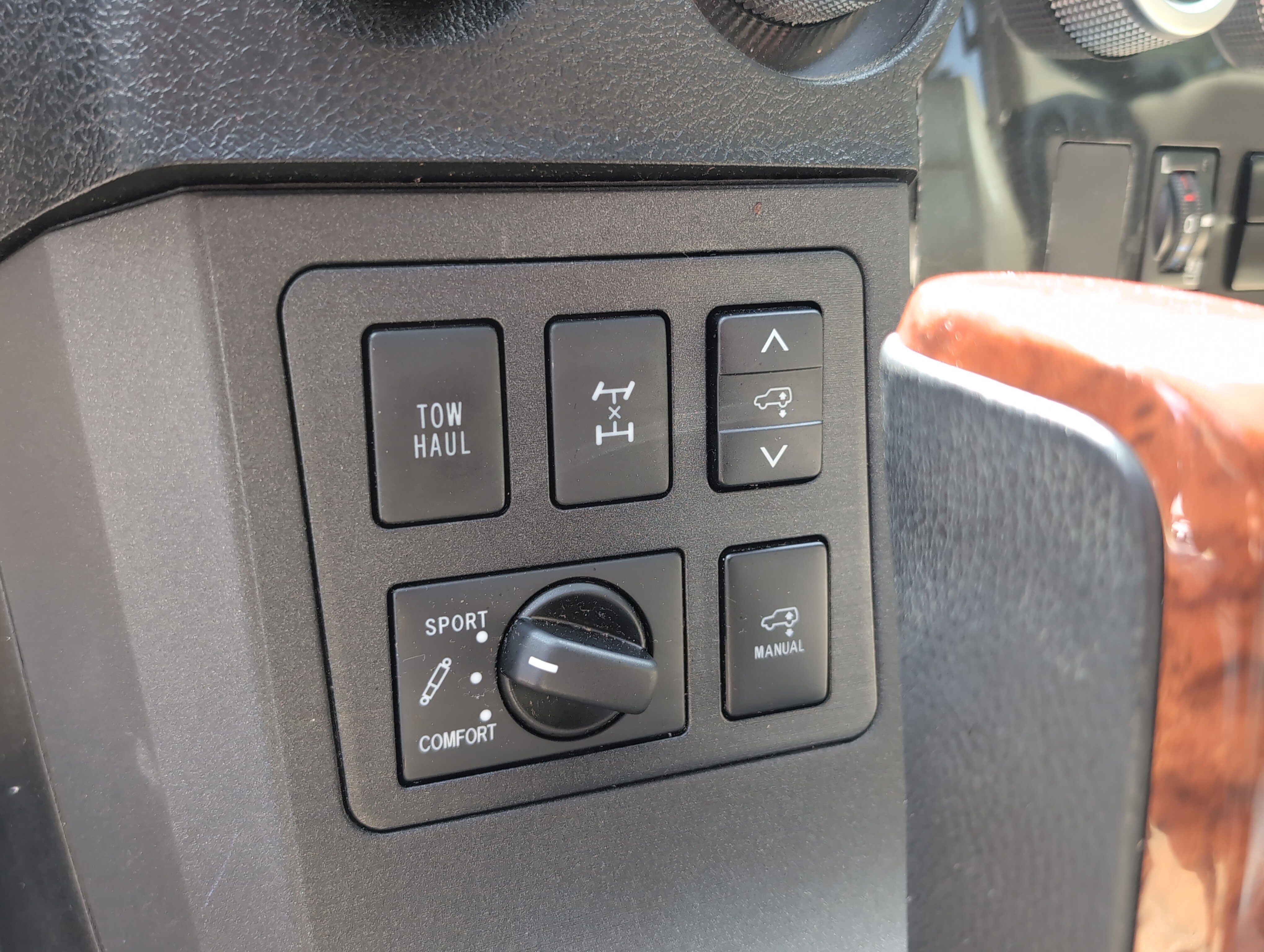 Used 2020 Toyota Sequoia Platinum AWD/4WD image 39