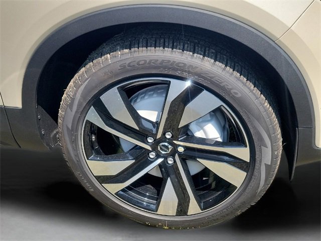 New 2025 Volvo XC40 B5 Plus w/ Protection Package Premier image 6