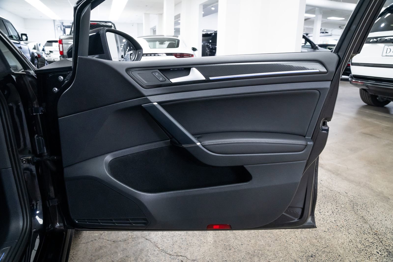 Used 2019 Volkswagen Golf R 4-Door image 23