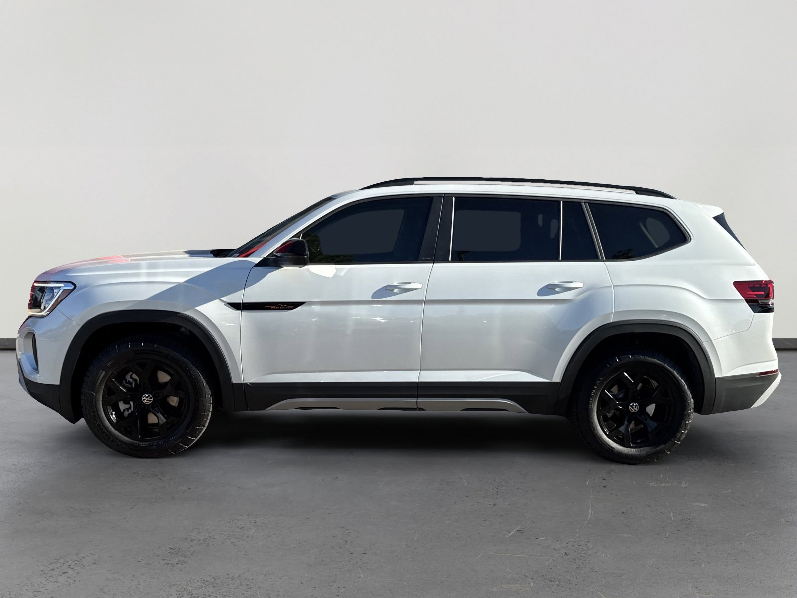 New 2026 Volkswagen Atlas Peak Edition image 3