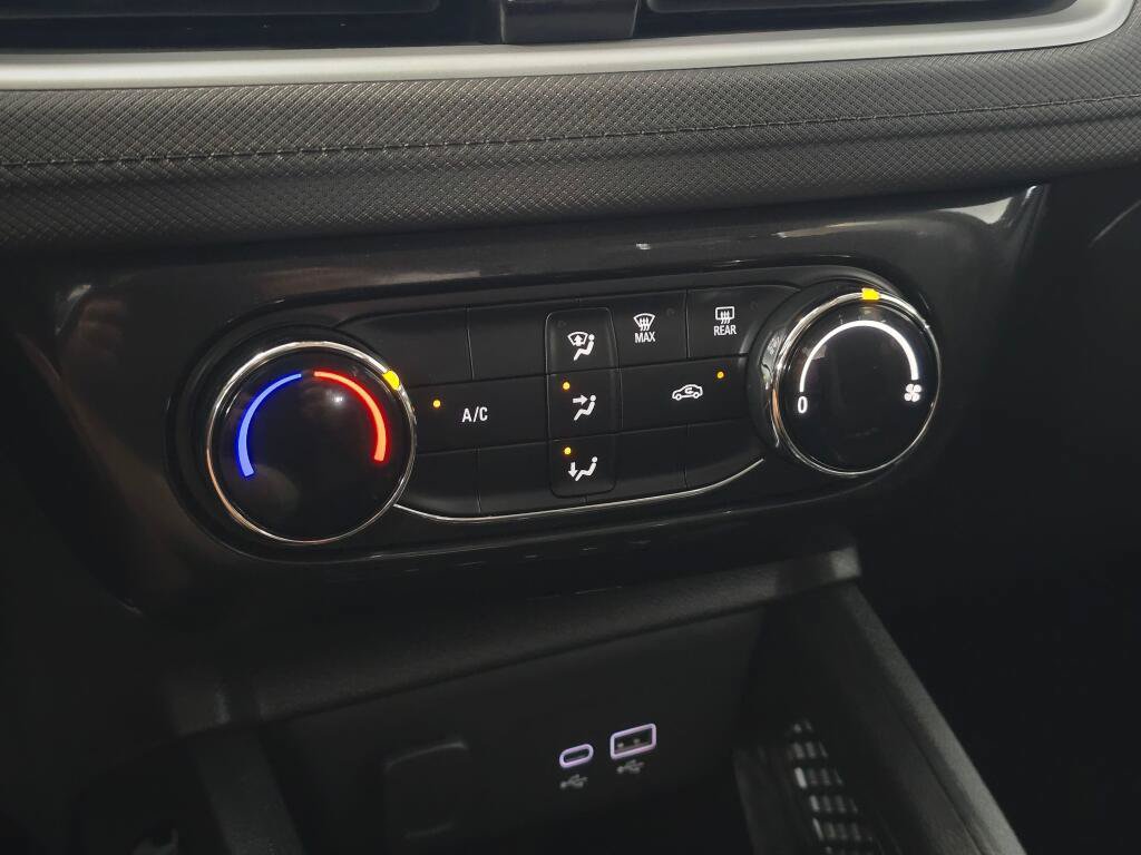 Used 2025 Chevrolet TrailBlazer LT AWD/4WD image 27