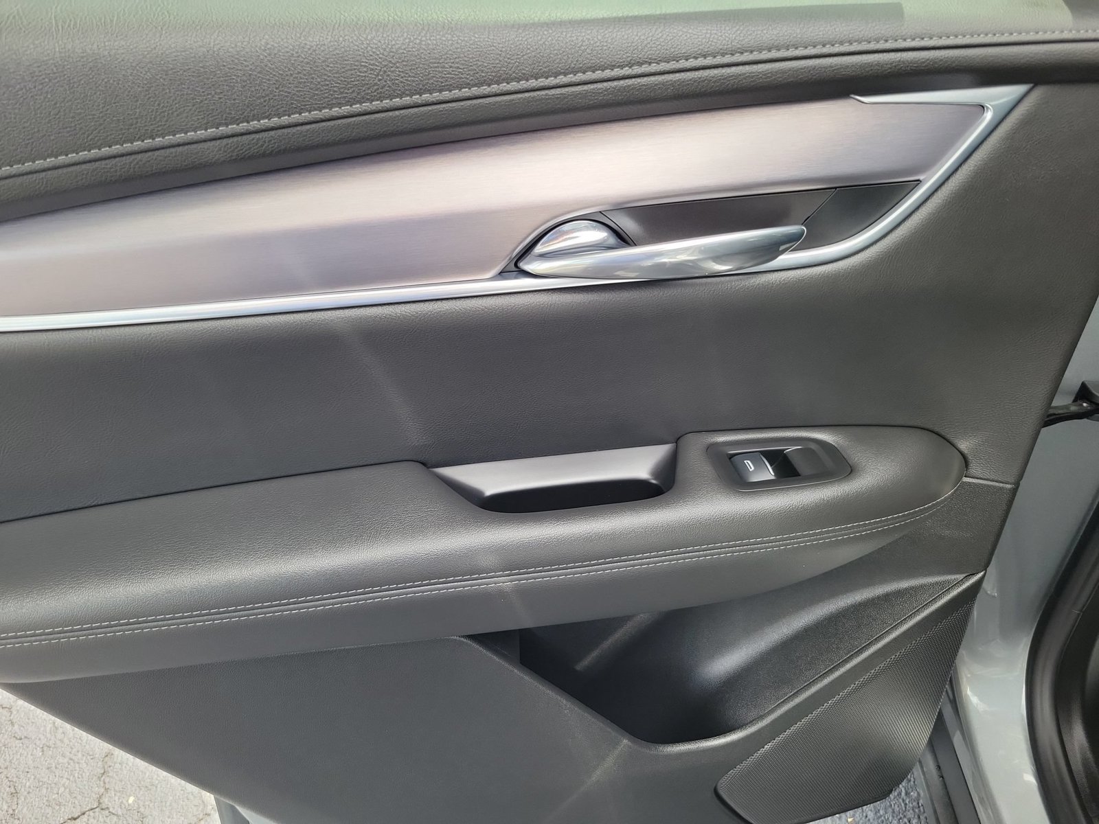 Used 2025 Cadillac XT6 Luxury FWD image 13