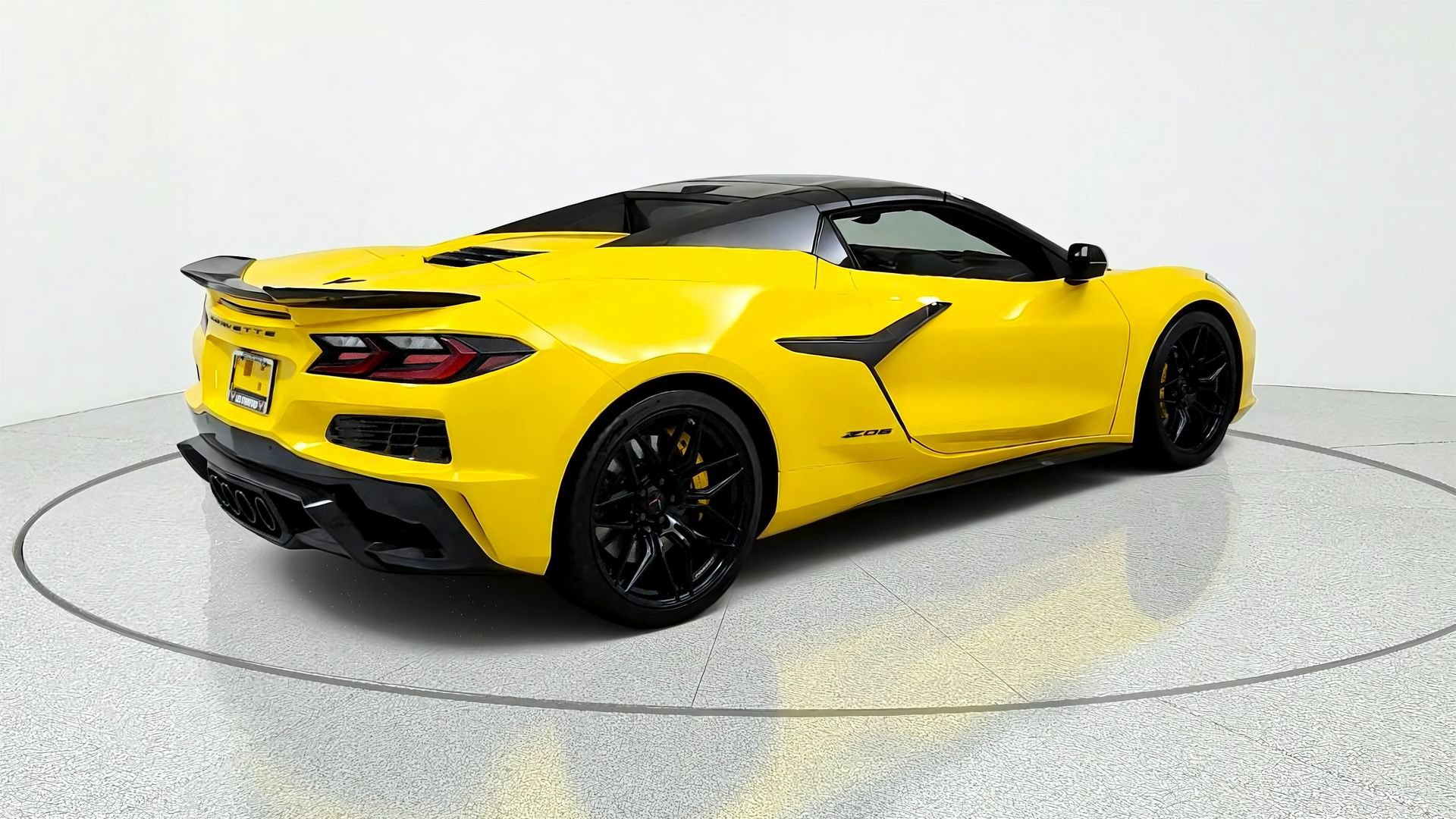 Used 2025 Chevrolet Corvette Z06 w/ Stealth Interior Trim Package RWD image 5