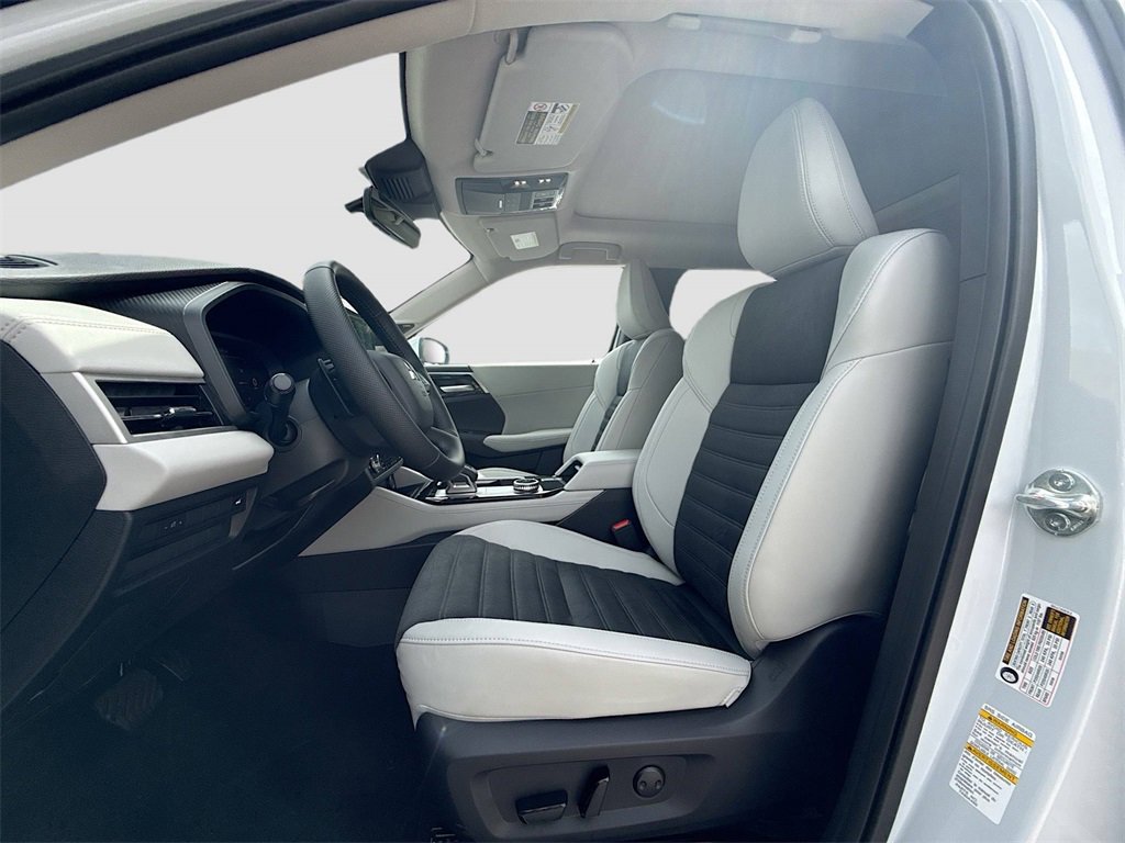 New 2025 Mitsubishi Outlander SE image 22