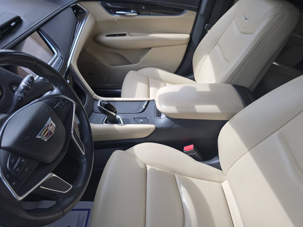 Used 2018 Cadillac XT5 FWD image 15