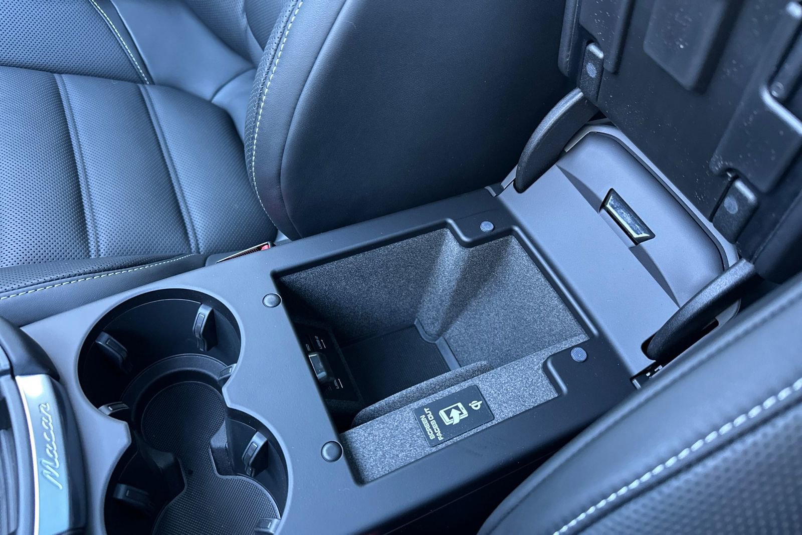 New 2026 Porsche Macan Turbo image 27