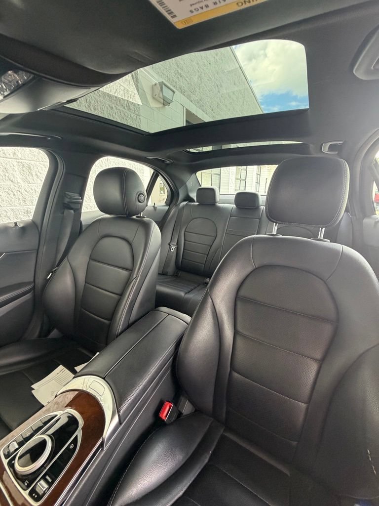 Used 2018 Mercedes-Benz C 300 4MATIC Sedan image 2