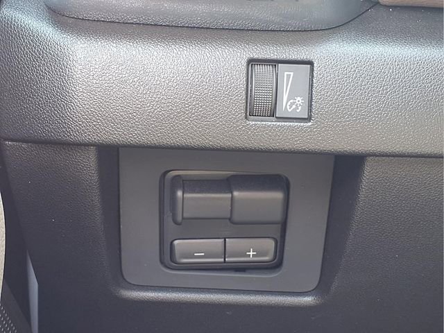 Certified 2025 GMC Canyon Denali image 11