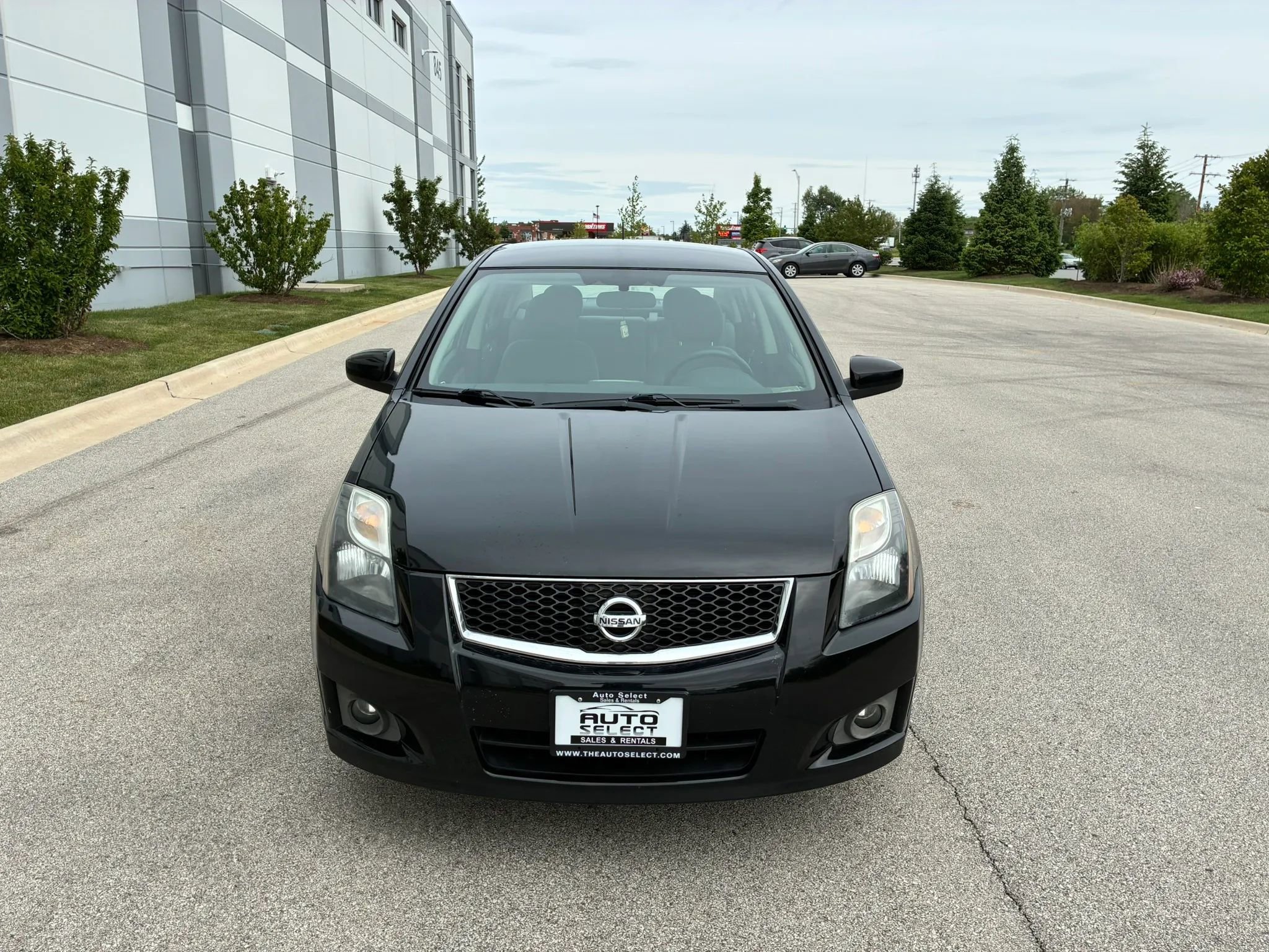 Used 2011 Nissan Sentra 2.0 SR FWD image 2