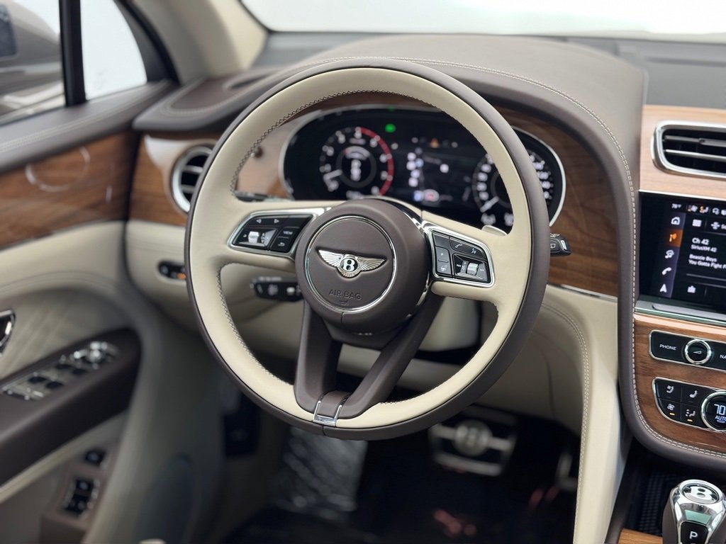 New 2025 Bentley Bentayga image 3