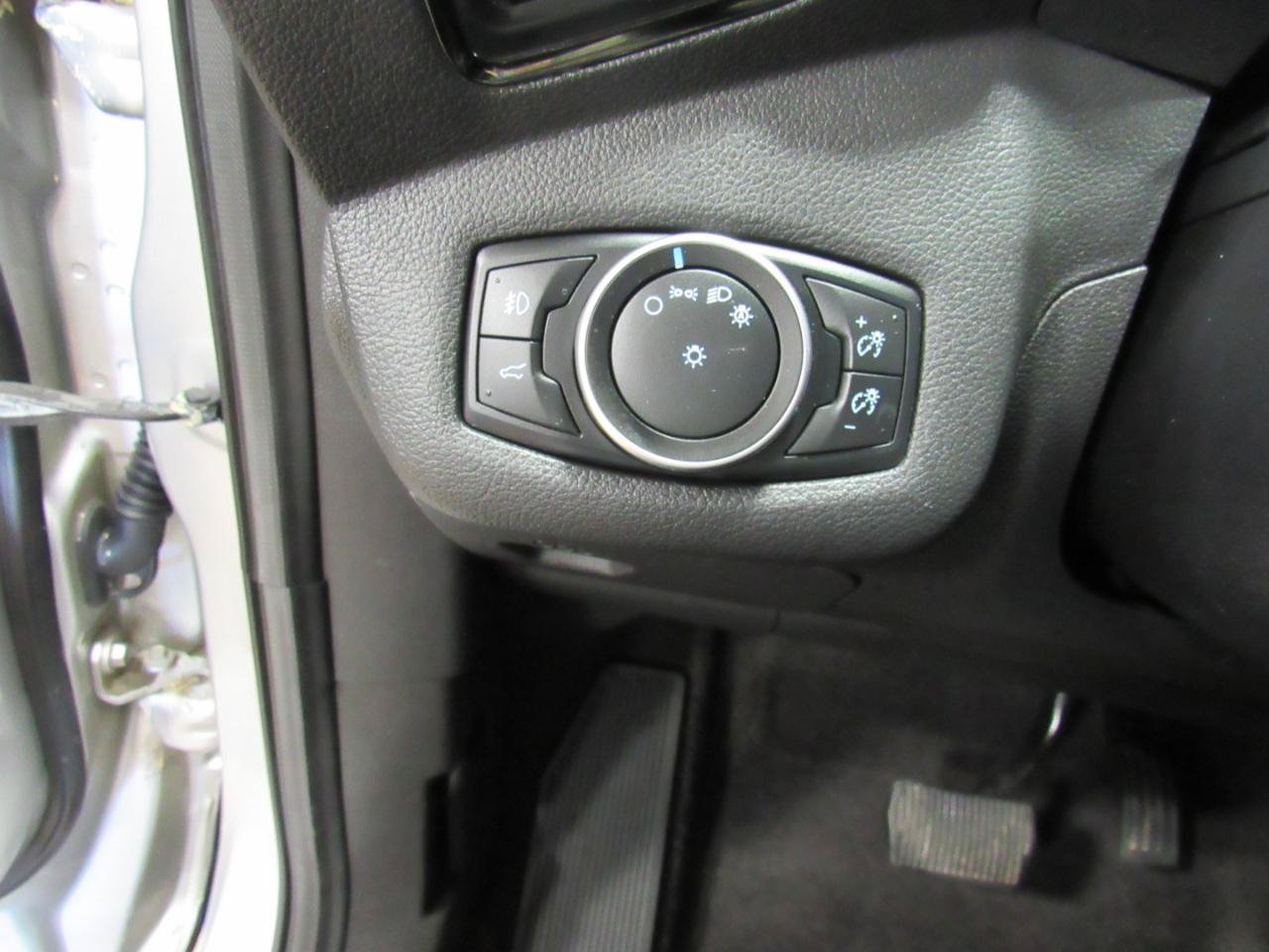 Used 2017 Ford Escape Titanium w/ Equipment Group 301A AWD/4WD image 17