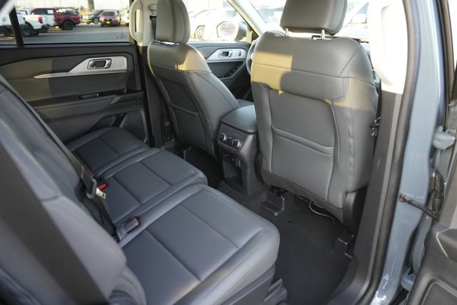 Used 2025 Ford Explorer Active w/ Active Comfort Package image 16