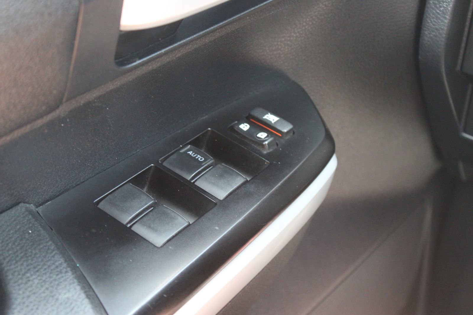 Used 2018 Toyota Tundra SR5 w/ SR5 Upgrade Package image 21