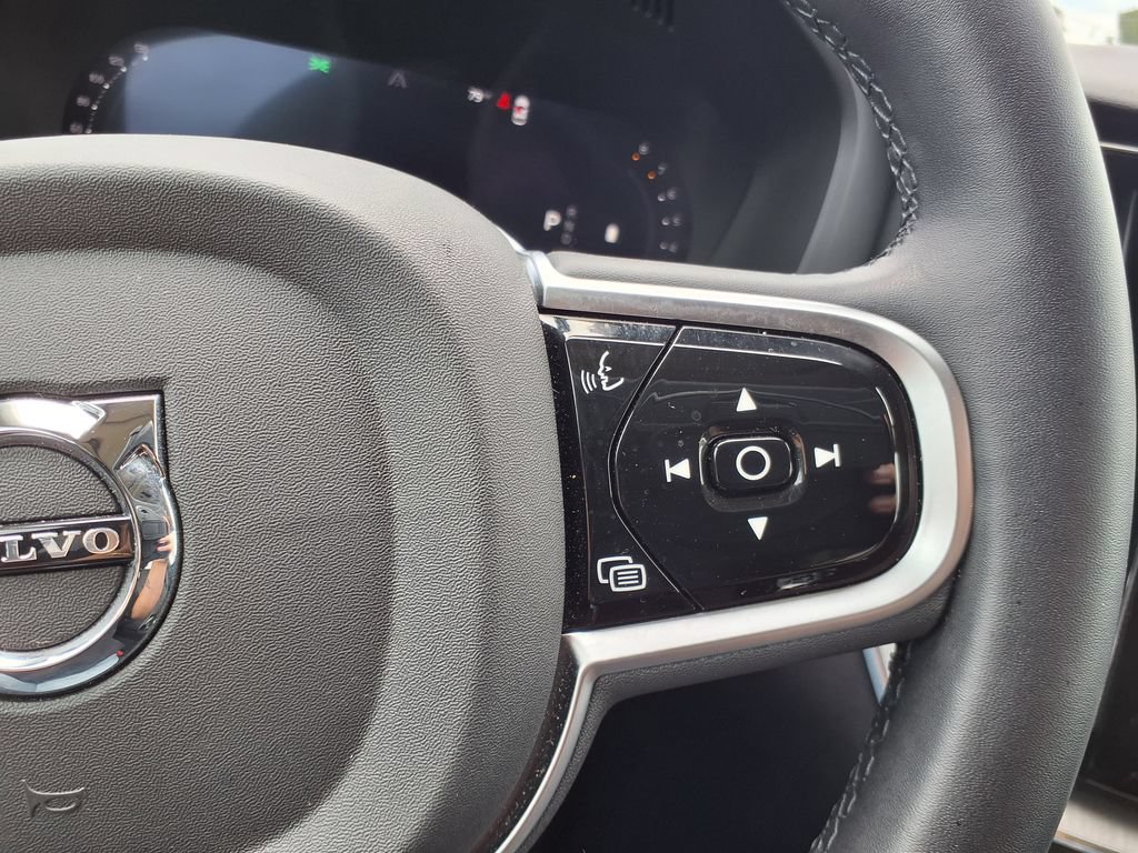 Certified 2025 Volvo XC60 B5 Plus AWD/4WD image 25