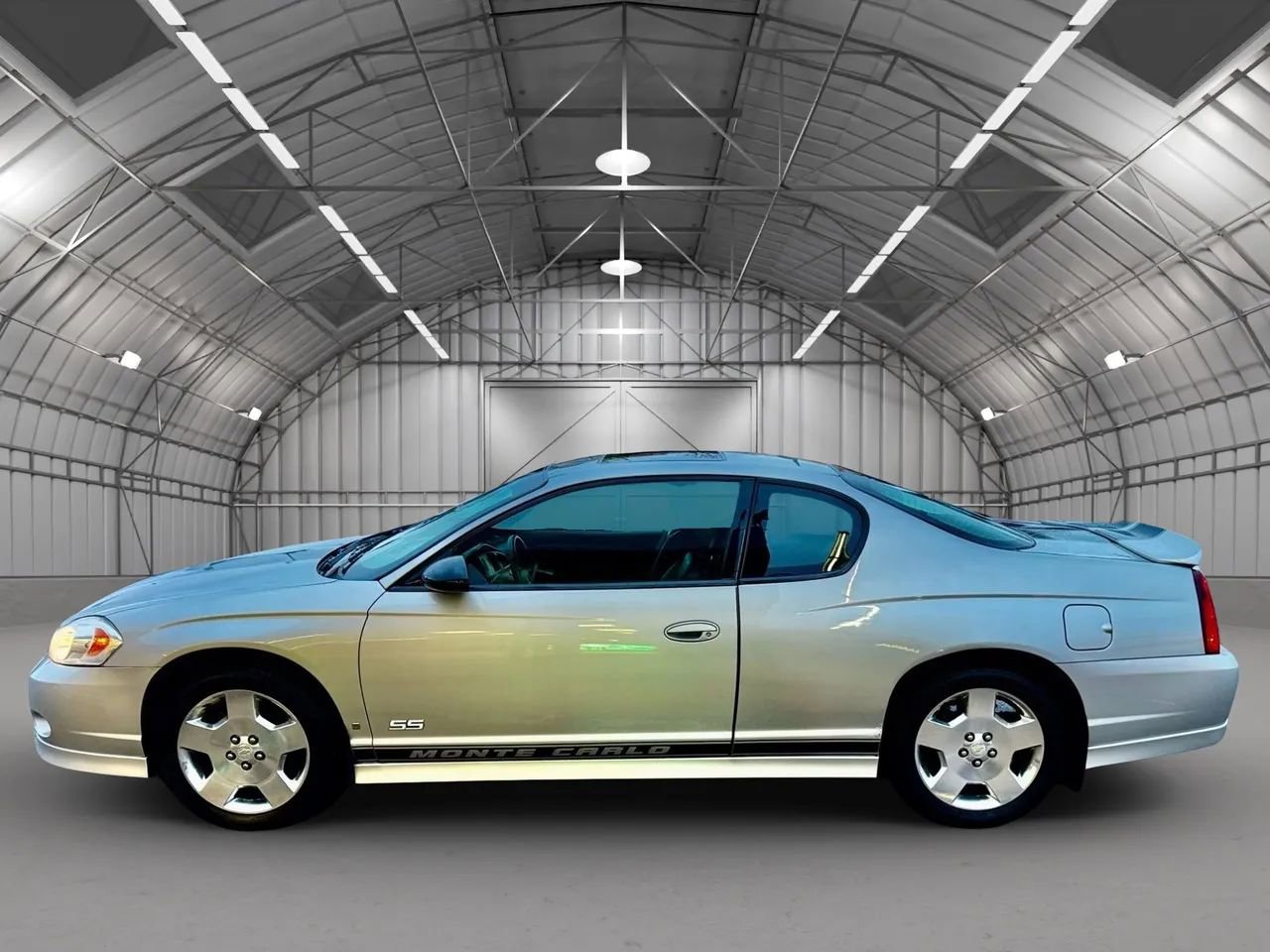 Used 2007 Chevrolet Monte Carlo SS w/ Black Rally Stripe Package FWD image 4