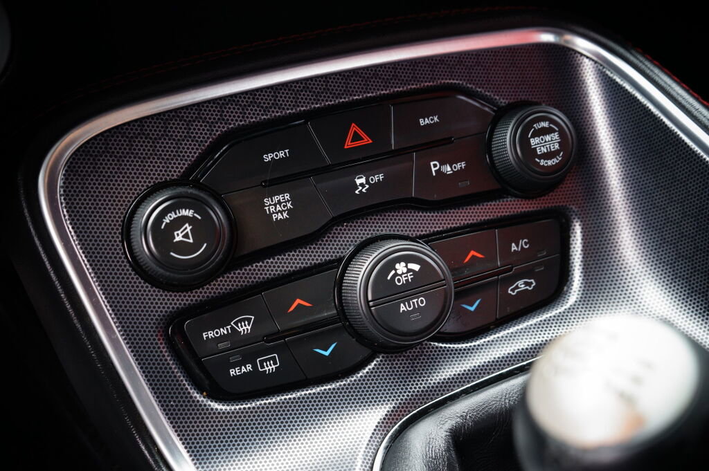 Used 2015 Dodge Challenger R/T Plus image 18