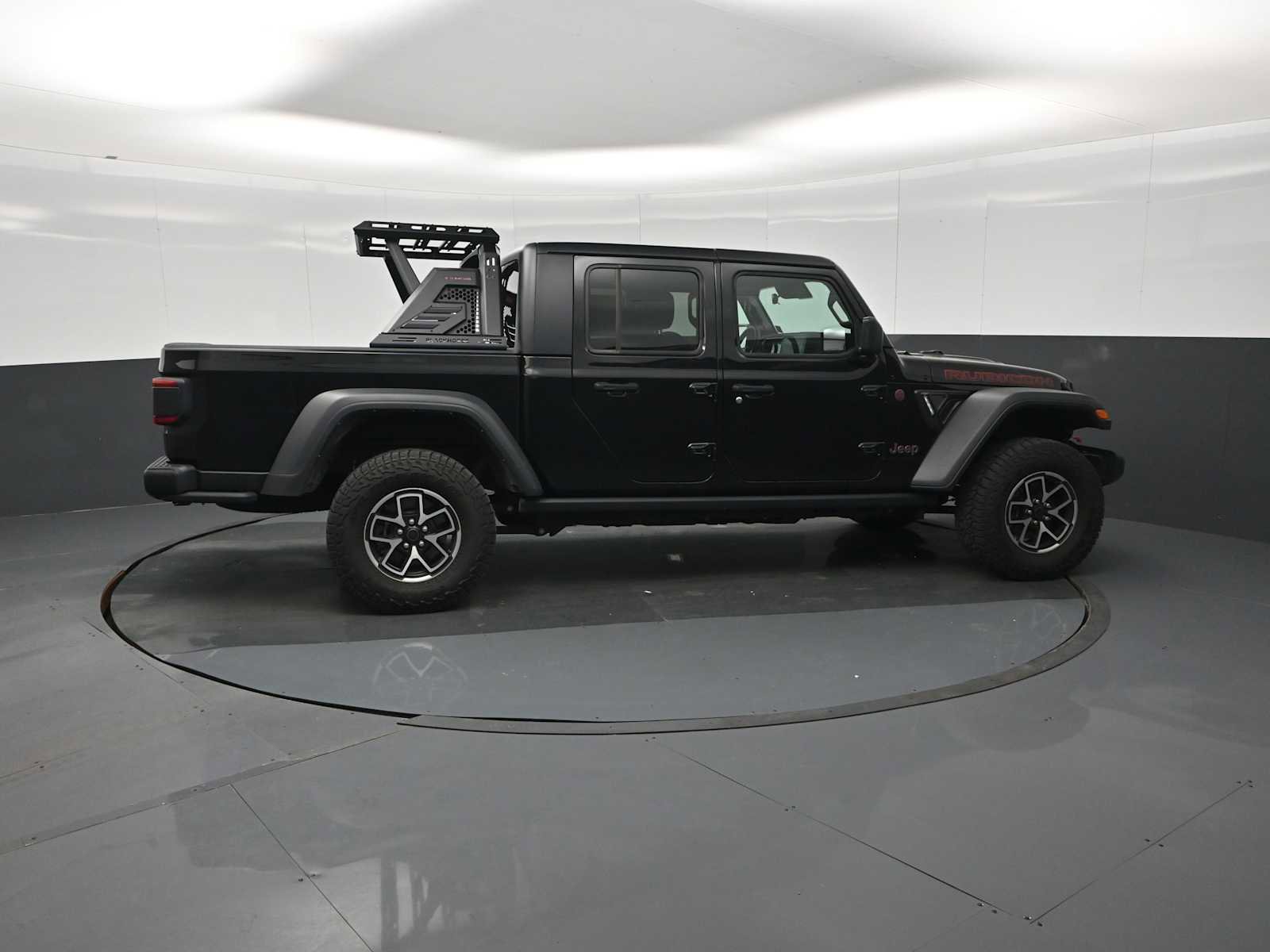 Used 2024 Jeep Gladiator Rubicon w/ Convenience Group image 9
