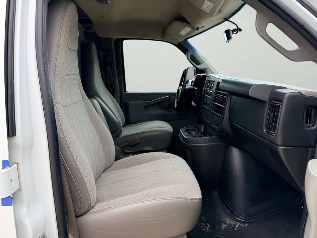 Used 2016 Chevrolet Express 2500 RWD image 27