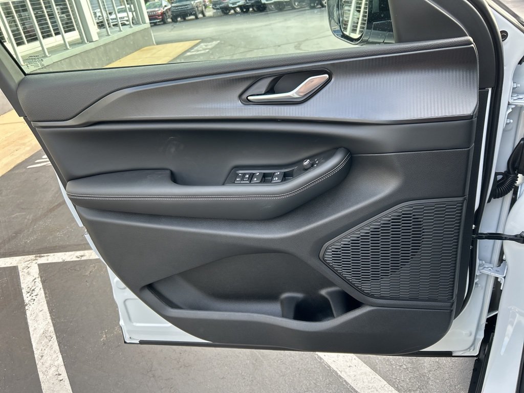 New 2025 Jeep Grand Cherokee Altitude AWD/4WD image 18