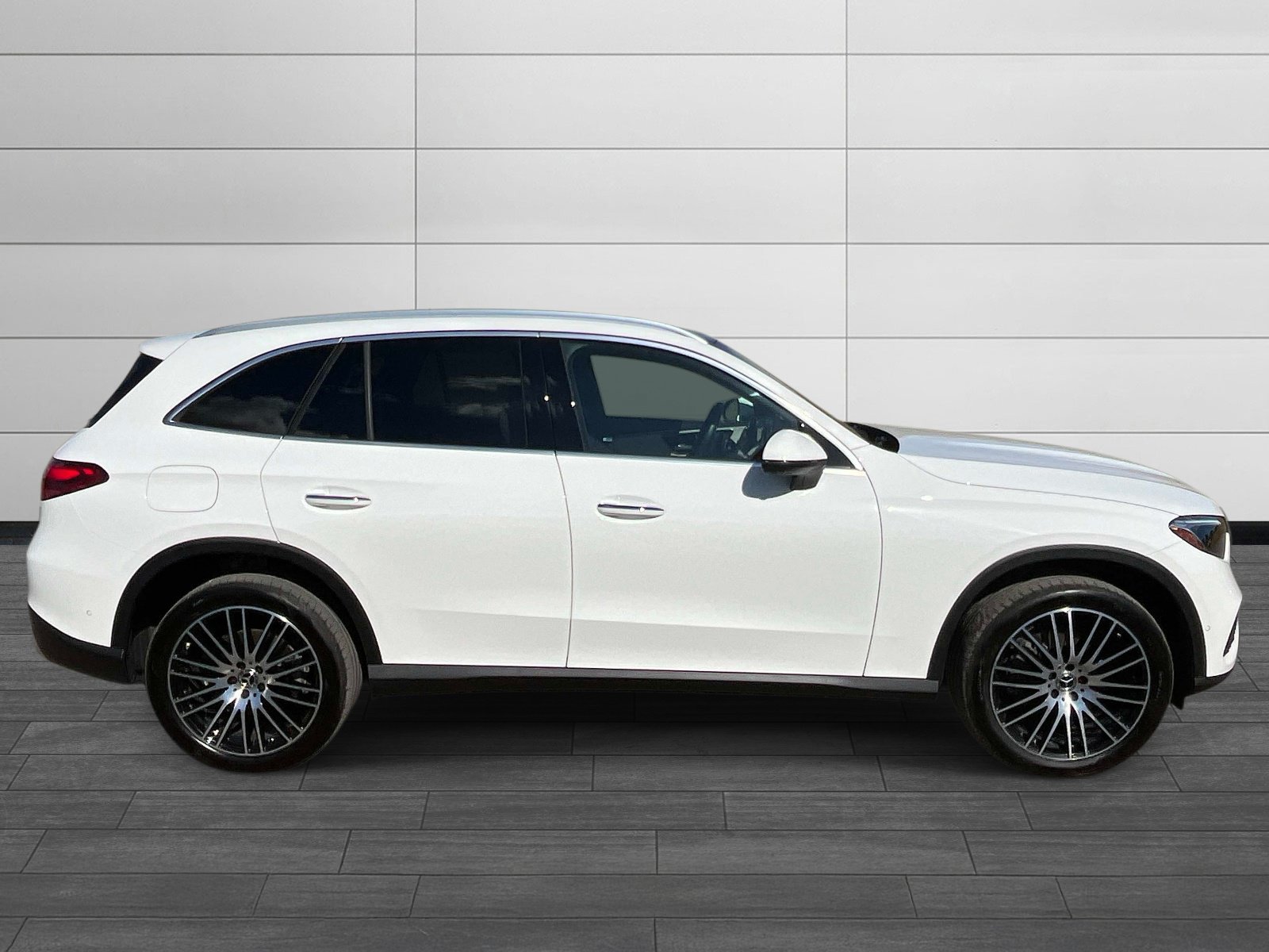 Certified 2025 Mercedes-Benz GLC 300 image 2