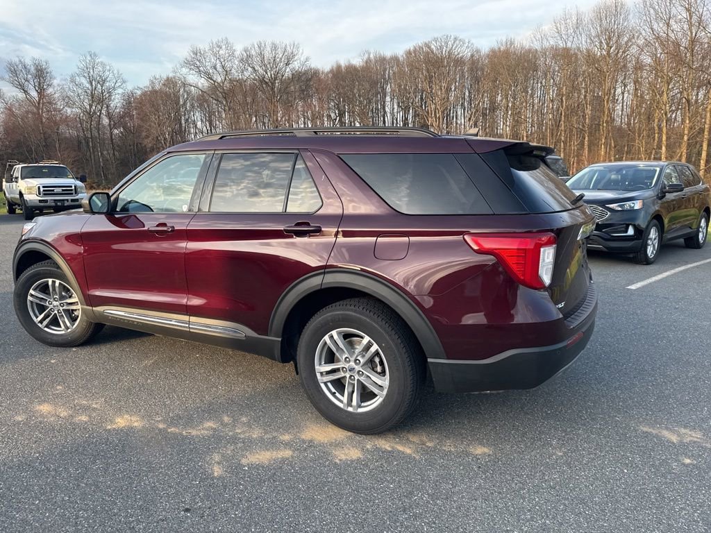 Used 2022 Ford Explorer XLT w/ Equipment Group 202A image 4