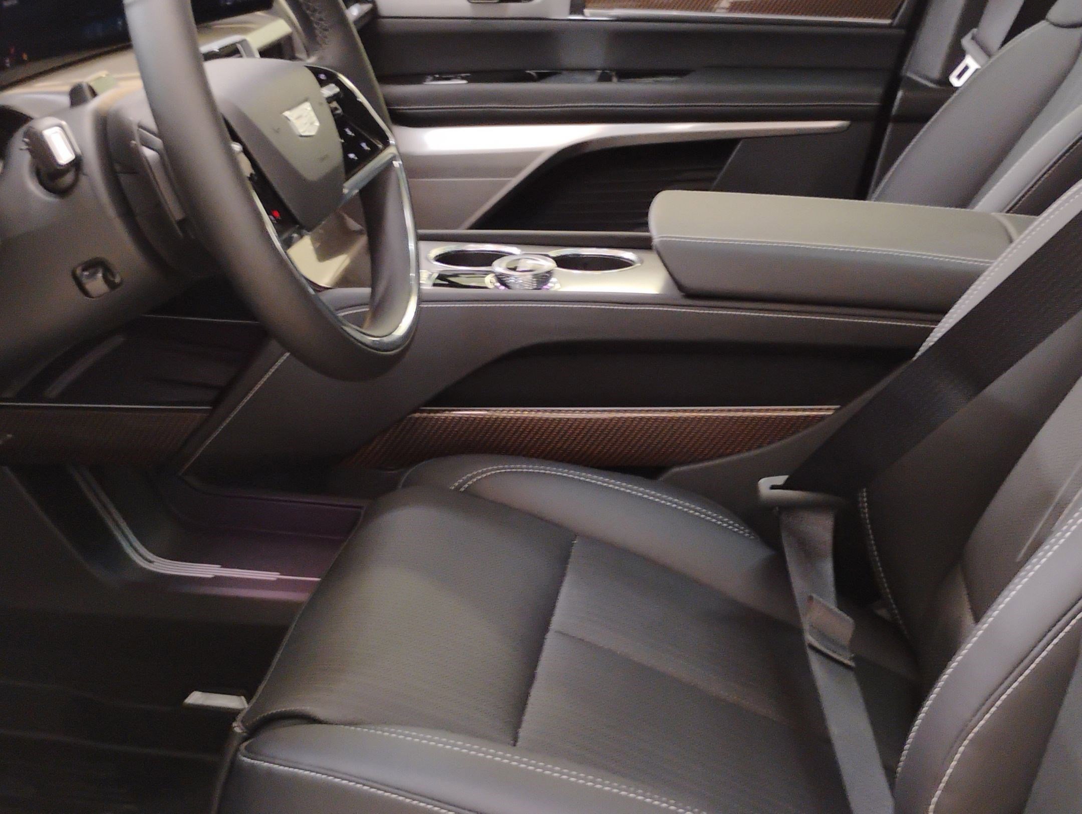 New 2026 Cadillac Vistiq Sport w/ LPO, Floor Liner Package image 5