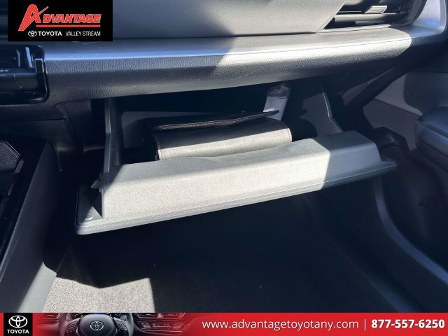Used 2023 Toyota Prius LE AWD/4WD image 37