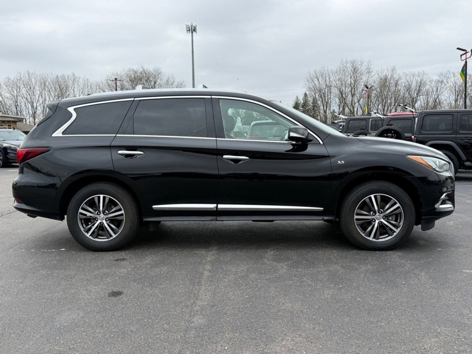 Used 2019 INFINITI QX60 Luxe w/ Essential Package AWD/4WD image 9