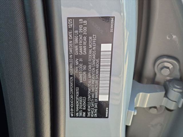 New 2026 Volvo XC60 T8 Plus w/ Climate Package PRO AWD/4WD image 15