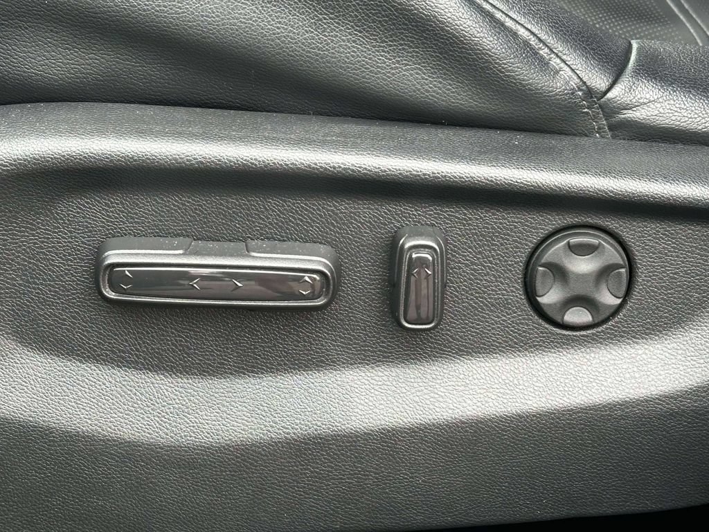 Used 2017 Honda CR-V Touring image 15