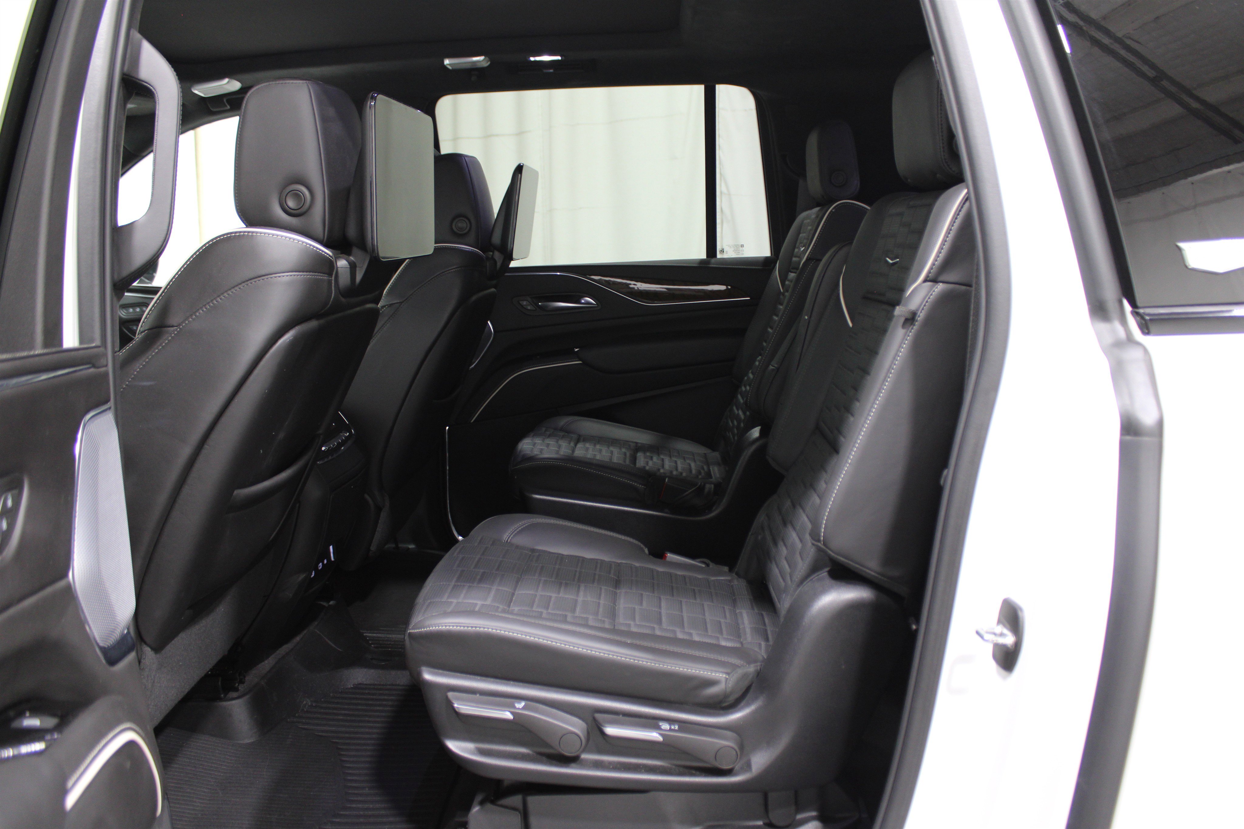 Certified 2024 Cadillac Escalade ESV Sport Platinum image 28